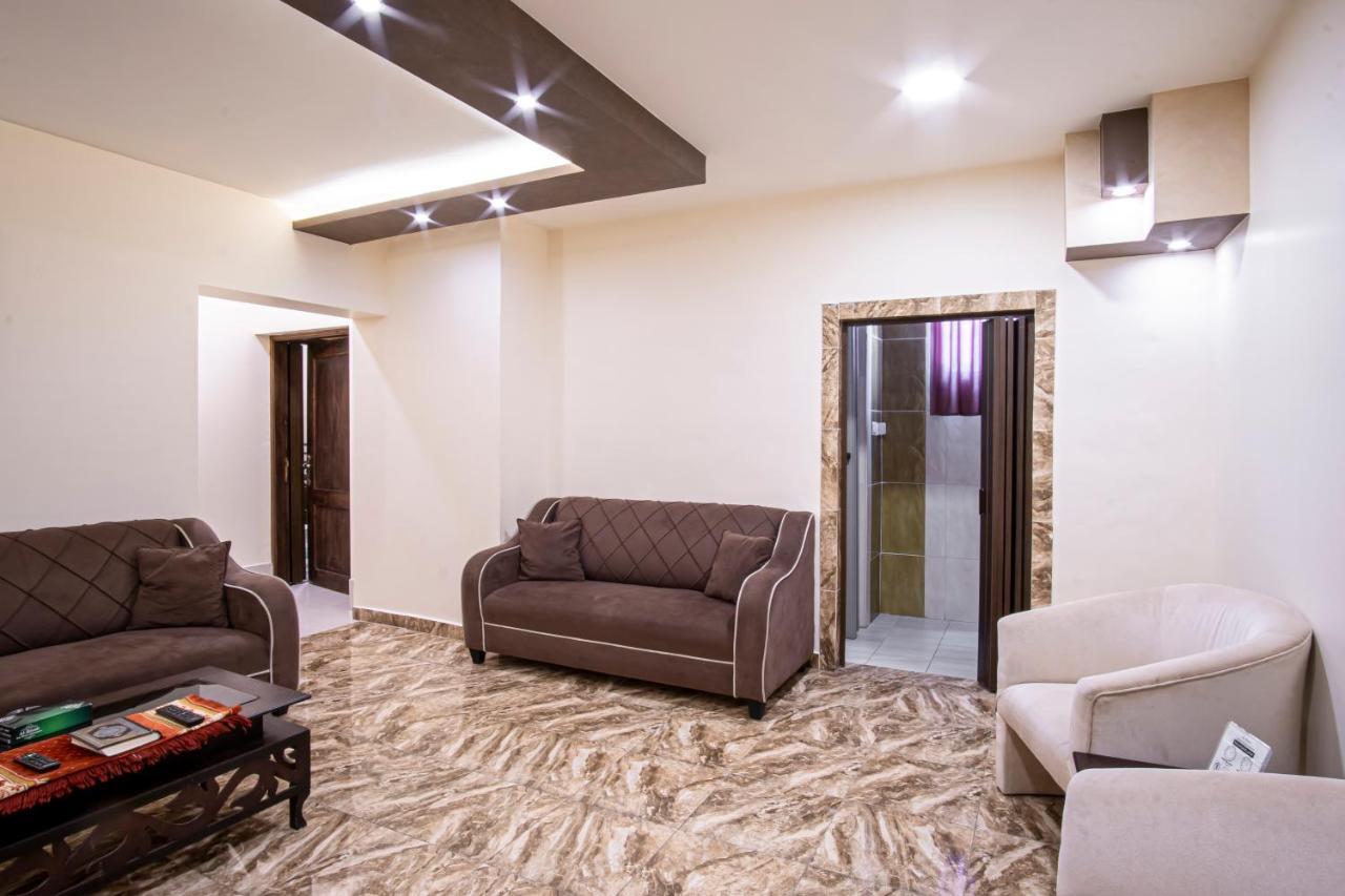 Al Riyati Hotel Apartments อคาบา ภายนอก รูปภาพ